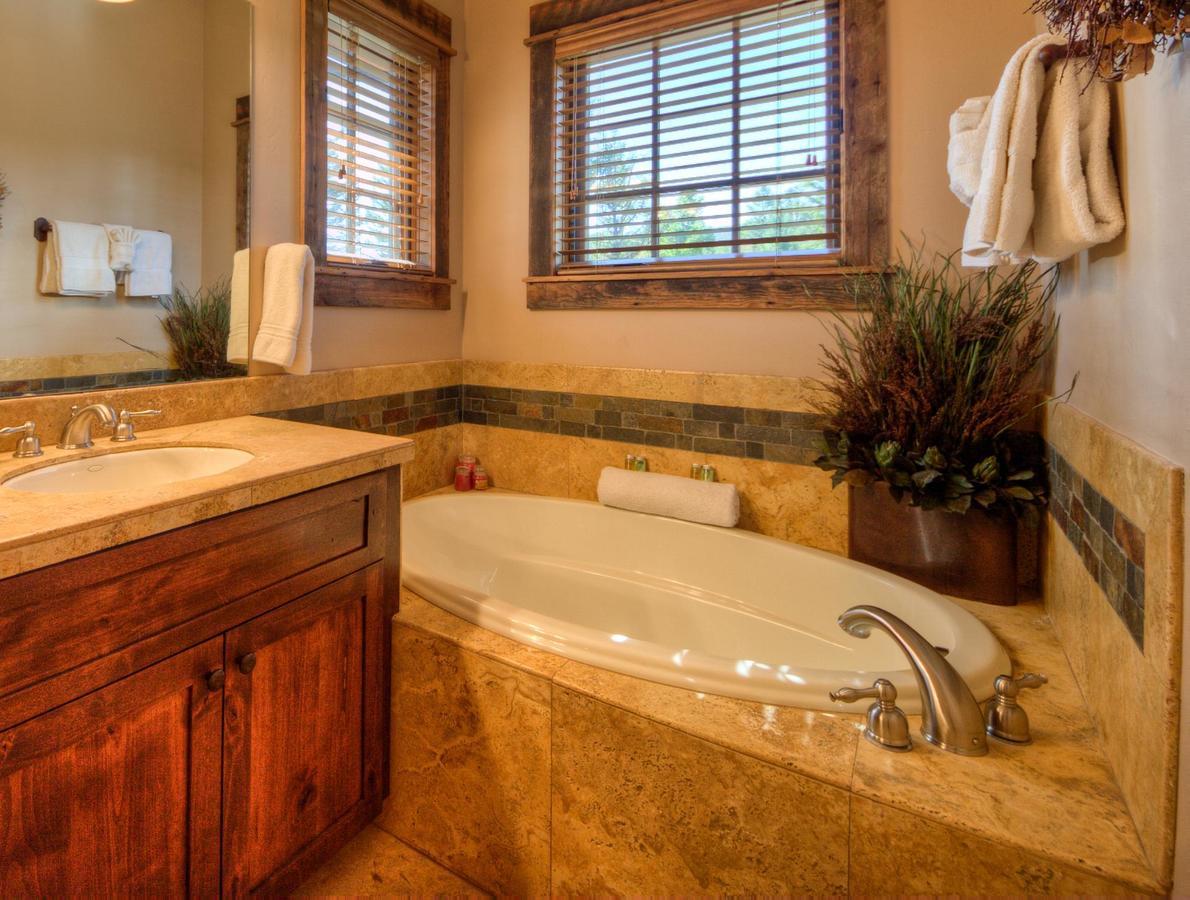 Antler Ridge Lodge Big Sky Εξωτερικό φωτογραφία